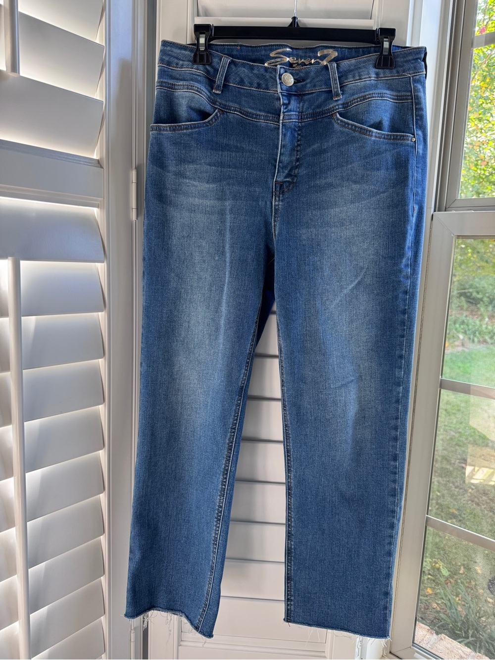 Seven7 Jeans size 10 straight cropped
